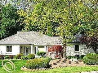 42064 Crestview Cir, Northville, MI 48168
