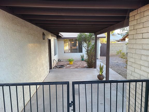 3rd image of 1339 E Palmdale Dr