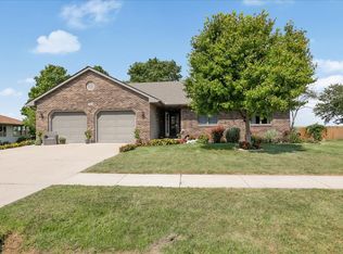 104 Staley Ct, Le Roy, IL 61752