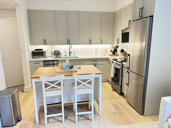 3rd image of 230 W 97th St APT 5F
