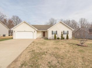 327 Murfield Dr, Poplar Bluff, MO 63901