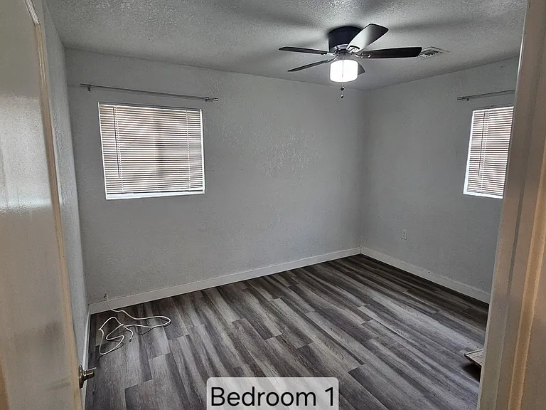 1123 S Central Ave — Photo 11
