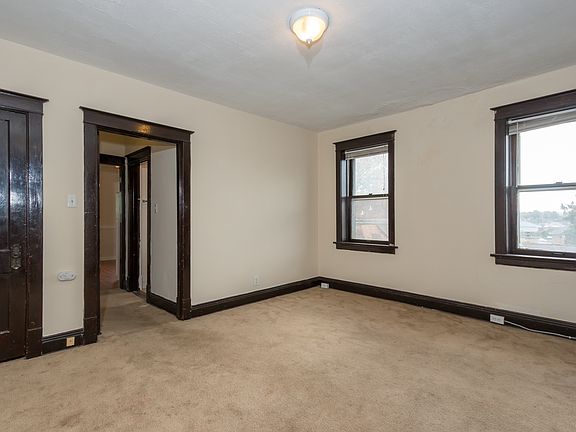 4th image of 2122 Prather Ave #A