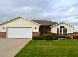 590 Sequoia Ln, Zumbrota, MN 55992