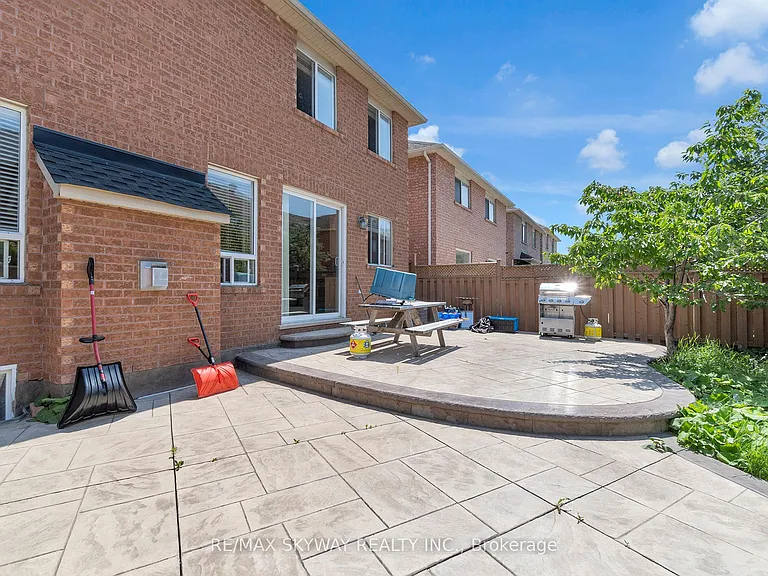 16 Raccoon St — Photo 48