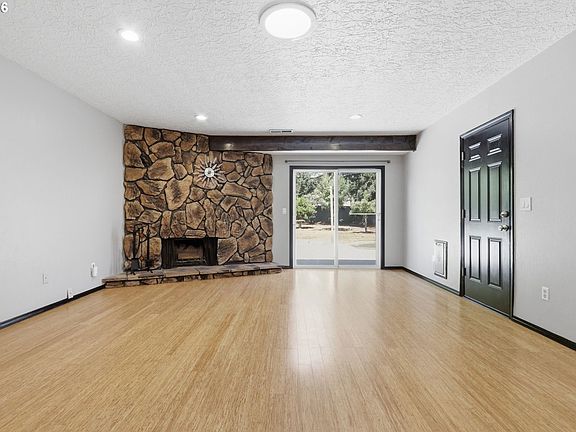 4th image of 11618 SE McGillivray Blvd