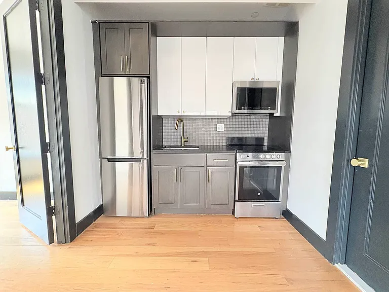 555 4th Ave #3B — Photo 3