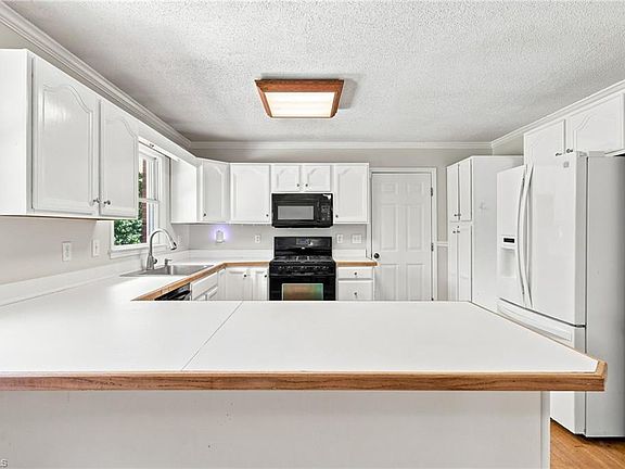 5th image of 2112 Kello Dr
