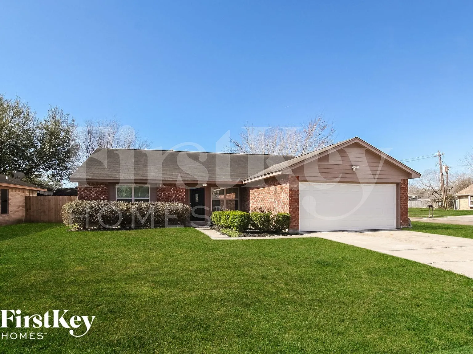 4 bed, 2.0 bath, 1864 sqft, $2,340 — Photo 2