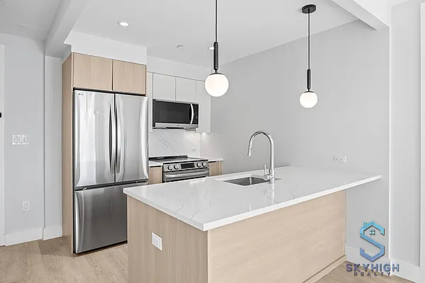 Rented by Skyhigh Realty NYC LLC | media 30