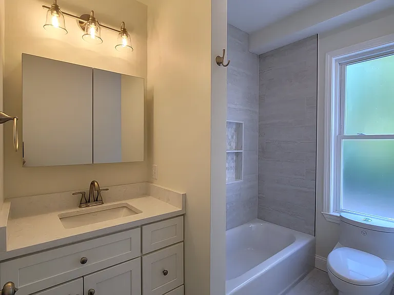 Full Bathroom