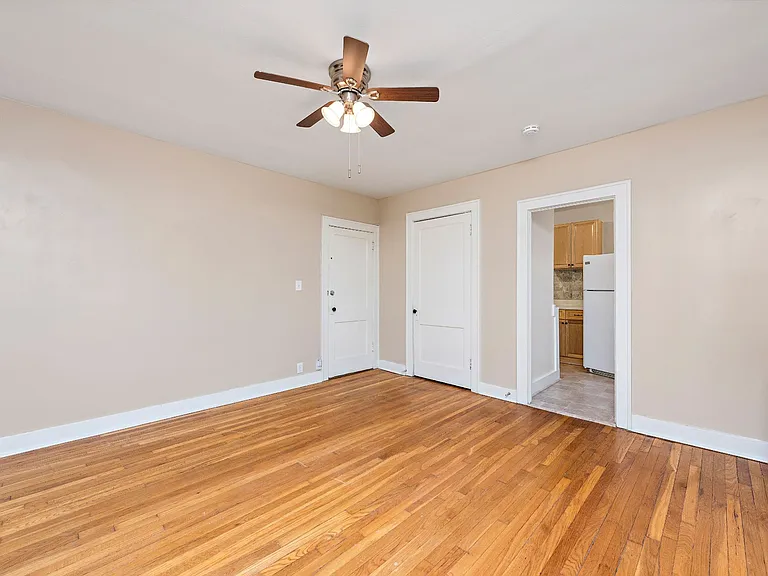 2732 Charlotte St — Photo 17