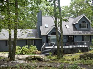 219 Mountain View Dr, Hawley, PA 18428
