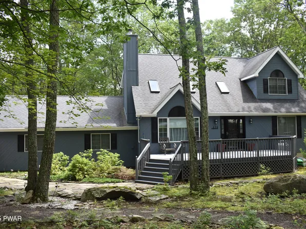 219 Mountain View Dr, Hawley, PA 18428