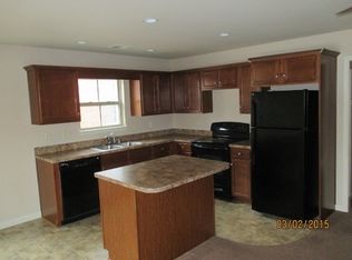 413 Rosewood Ct, Louisville, KY 40223