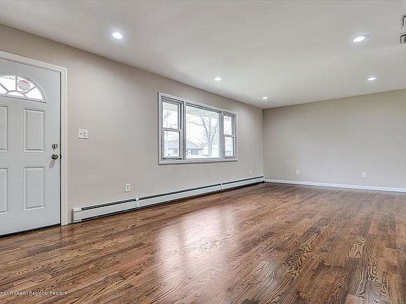 3rd image of 284 Madison Ct