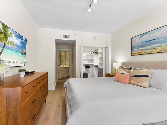 5th image of 3255 NE 184th St APT 12310