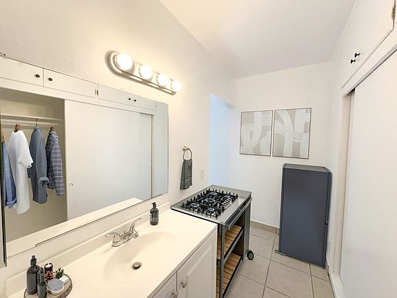 4th image of 3426 Vinton Ave APT 15