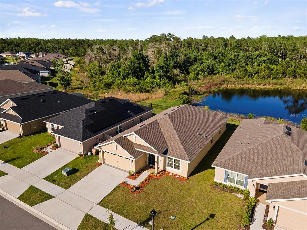 4 bed, 3.0 bath, 2400 sqft, $2,575 — Photo 4