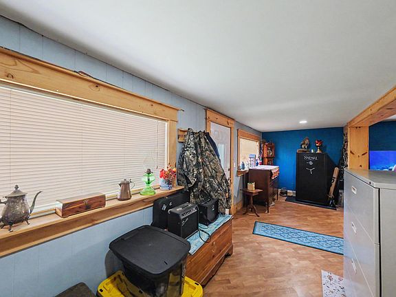 4th image of 1073 Decliff Rd N