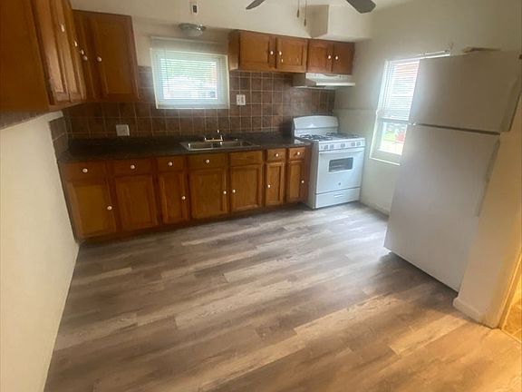 3rd image of 6316 Sherry Ave