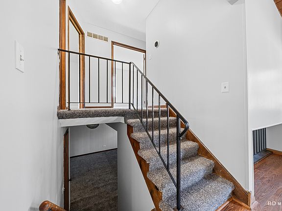 4th image of 735 Bradley Ave