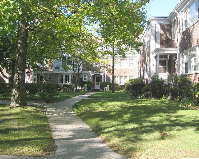1st image of 15 Lawrence Park Cres #15A