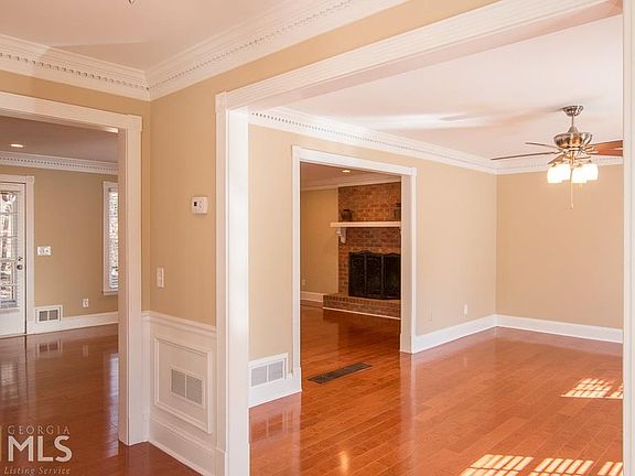 4th image of 2845 Roxburgh Dr