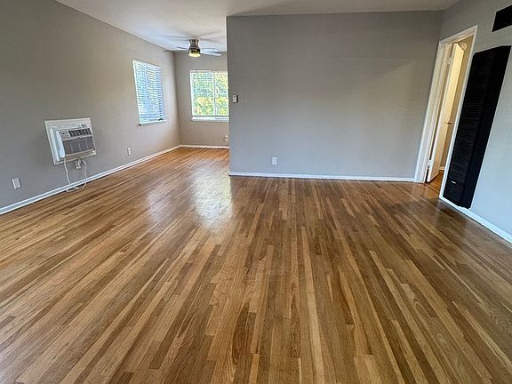 5th image of 11510 Riverside Dr #7210bd7d9