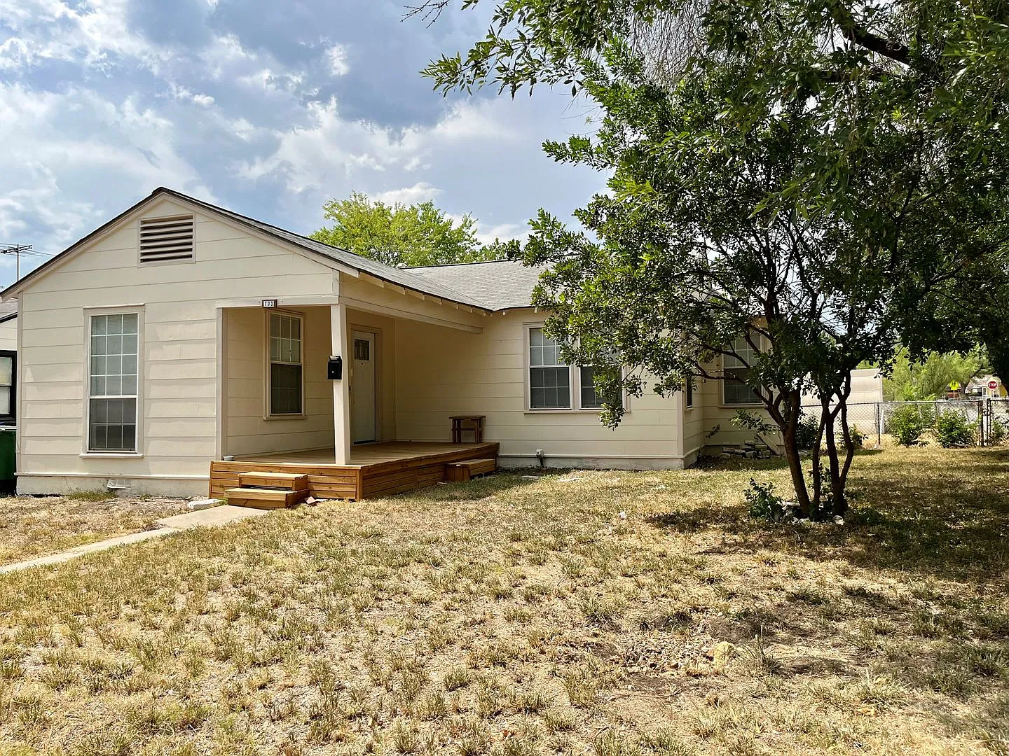2 Bed/ 1 Bath House - Olmos/San Pedro Subdivision — Photo 3