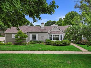 2002 N Swan Blvd, Milwaukee, WI 53226
