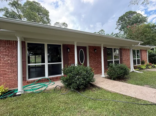 1513 Frost St, Gilmer, TX 75644