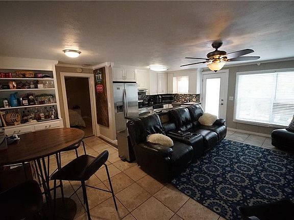 2nd image of 1833 Kuehler Ave #B
