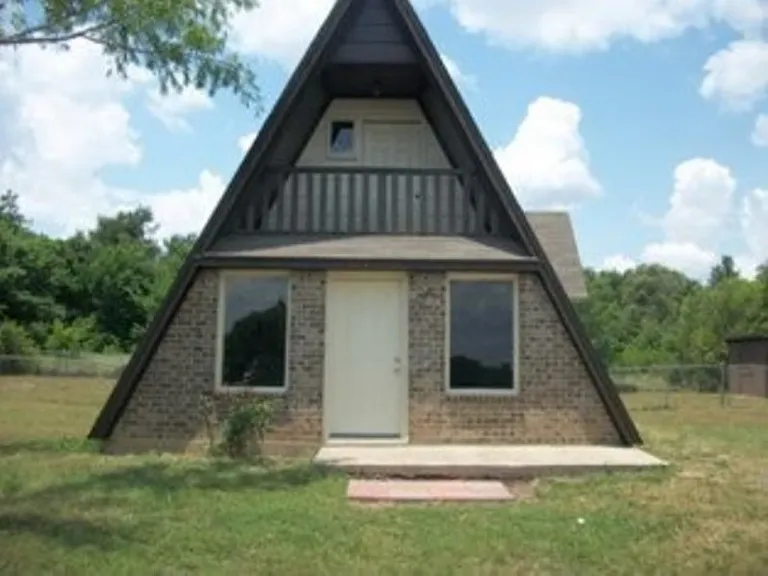 112 Cindy Ln — Photo 1