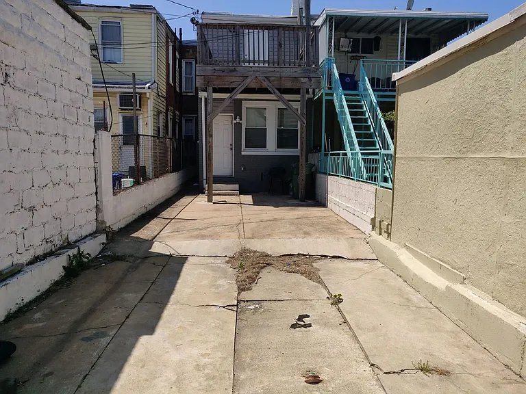 103 S Highland Ave — Photo 31