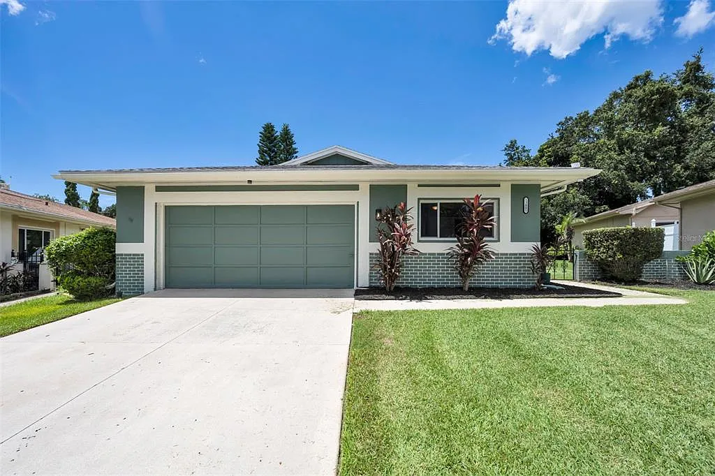 3 bed, 2.0 bath, 1274 sqft, $2,500 — Photo 1