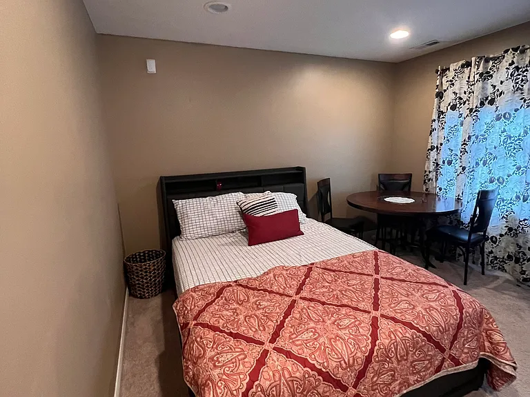 2076 Broughton St — Photo 8