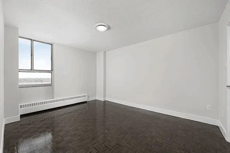 2397 Finch Ave W — Photo 6