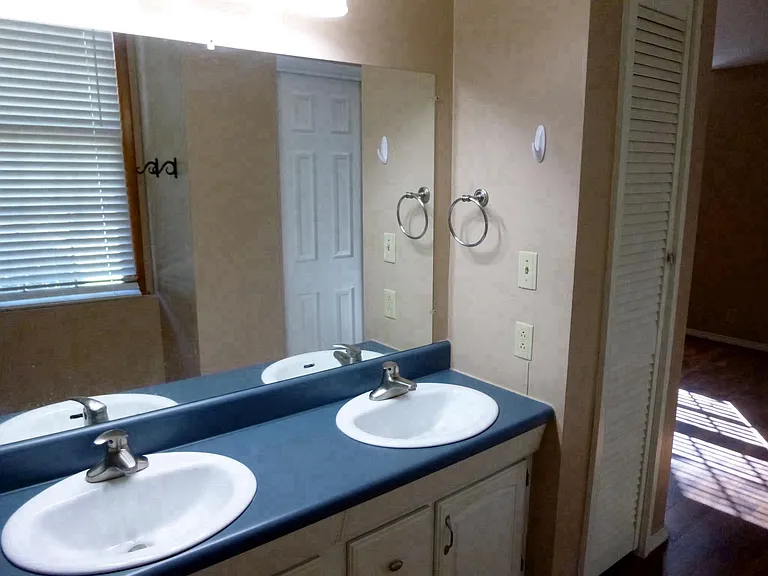 Master Has Double sink vanity