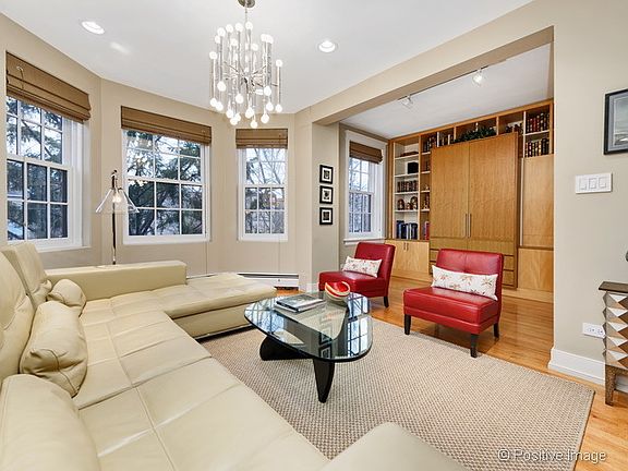 3rd image of 1132 W Drummond Pl