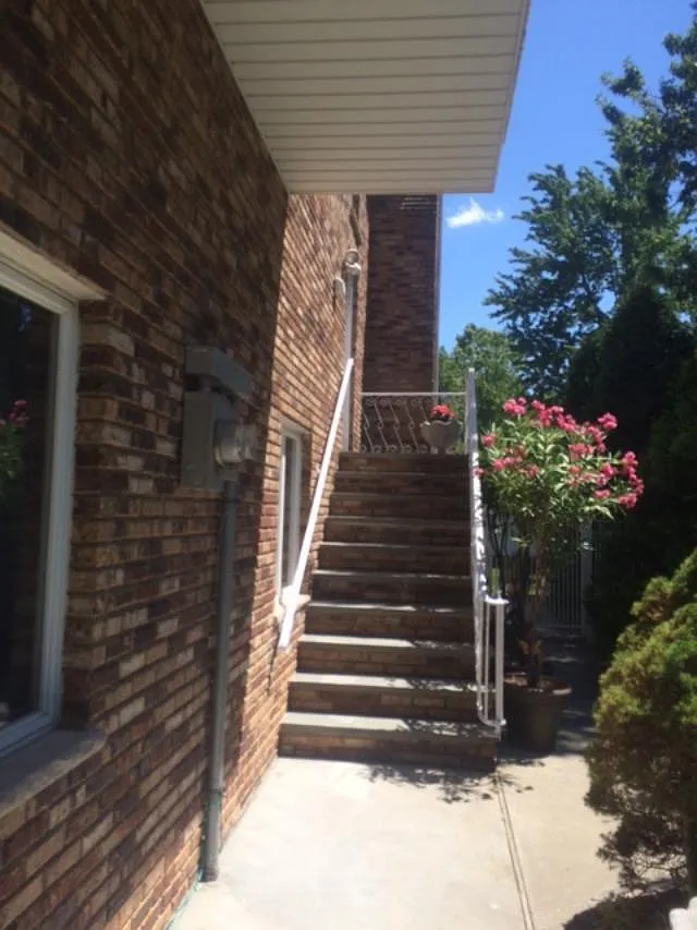 900 Ionia Ave photo 1