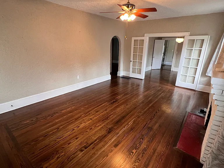 220 Leon Ave — Photo 3