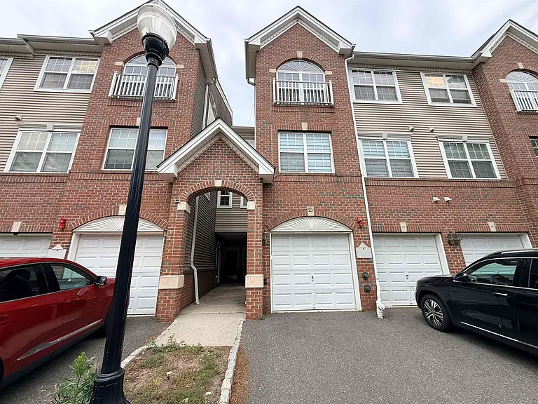 21 Lee Ct — Photo 2