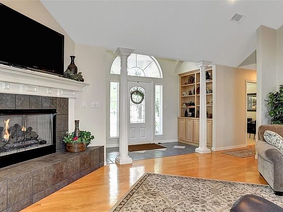 4th image of 116 Jaron Dr