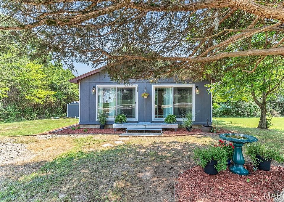 1st image of 211 Blueberry Dr