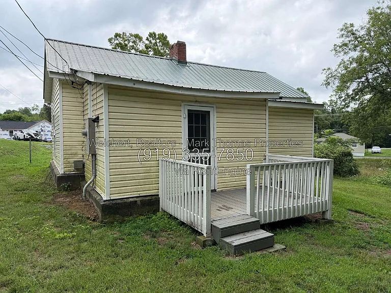 320 E Morehead St — Photo 3
