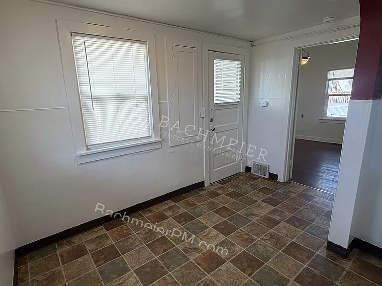 119 SE 9th Dr — Photo 6