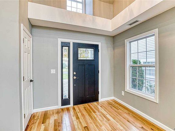 3rd image of 28 Ethan Cir