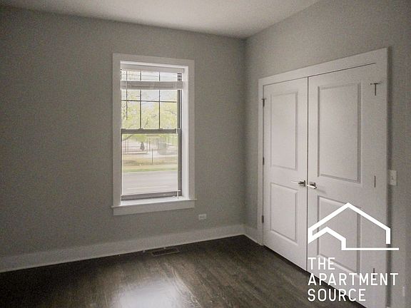3rd image of 1954 W Nelson St #1W