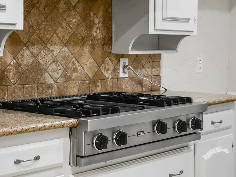 613 Overland Trl — Photo 10